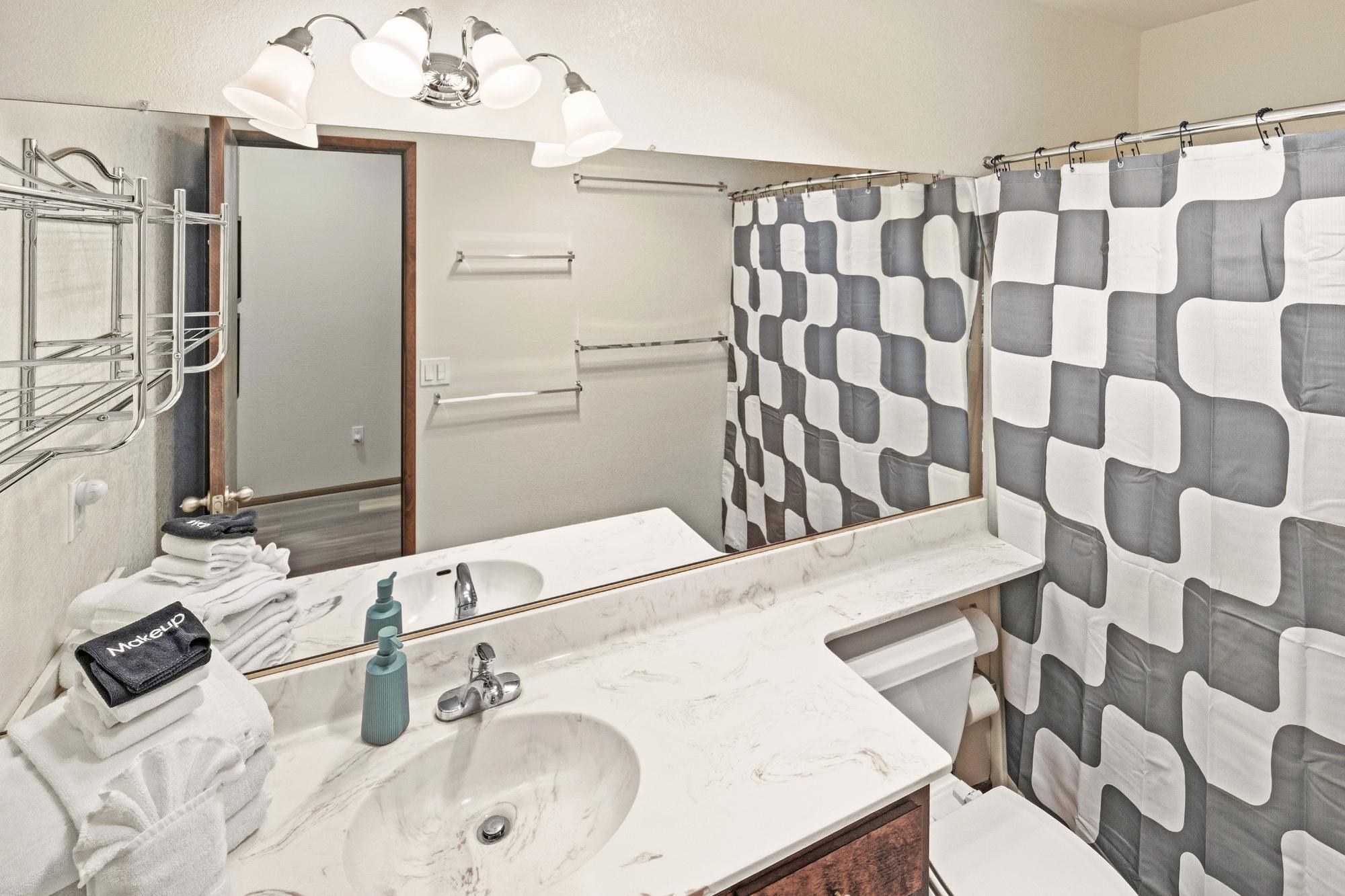 Second full bathroom at Bear View Escape in Big Bear Lake